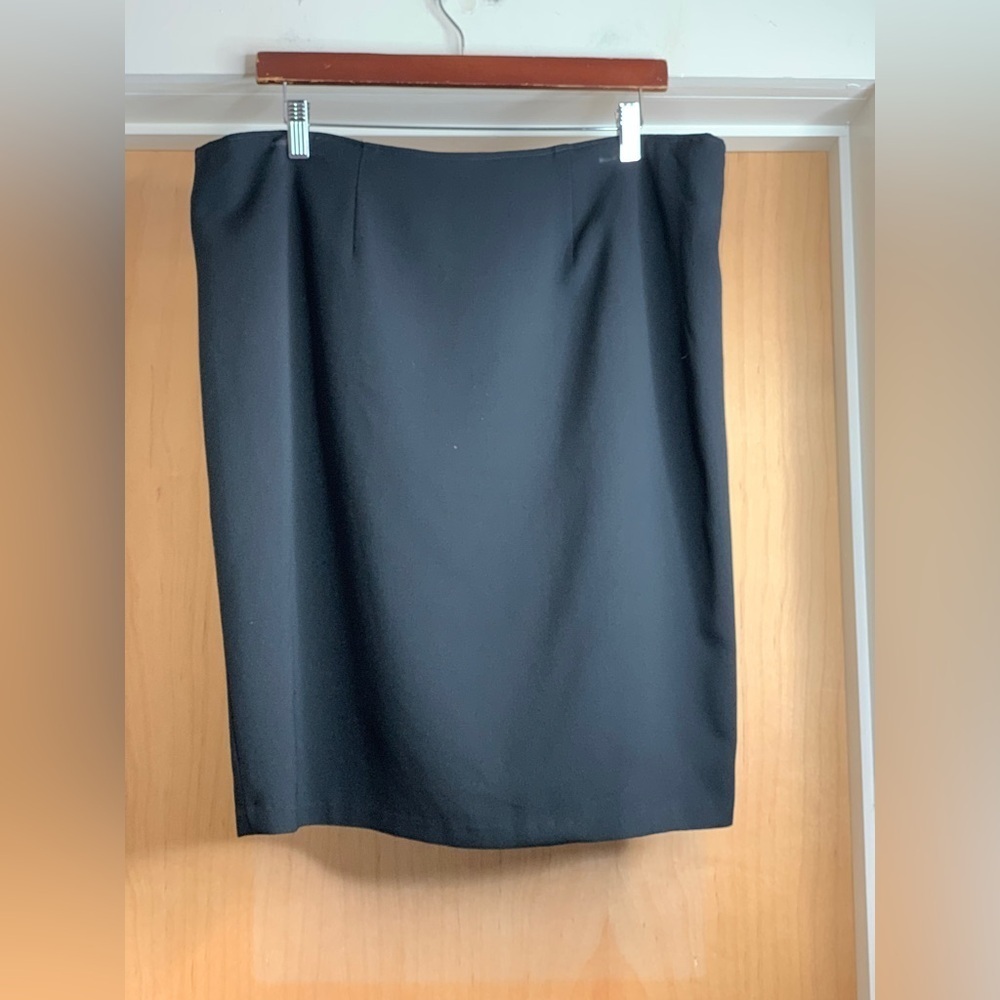 Valerie Stevens Elegant Black Women's Skirt. Size-16